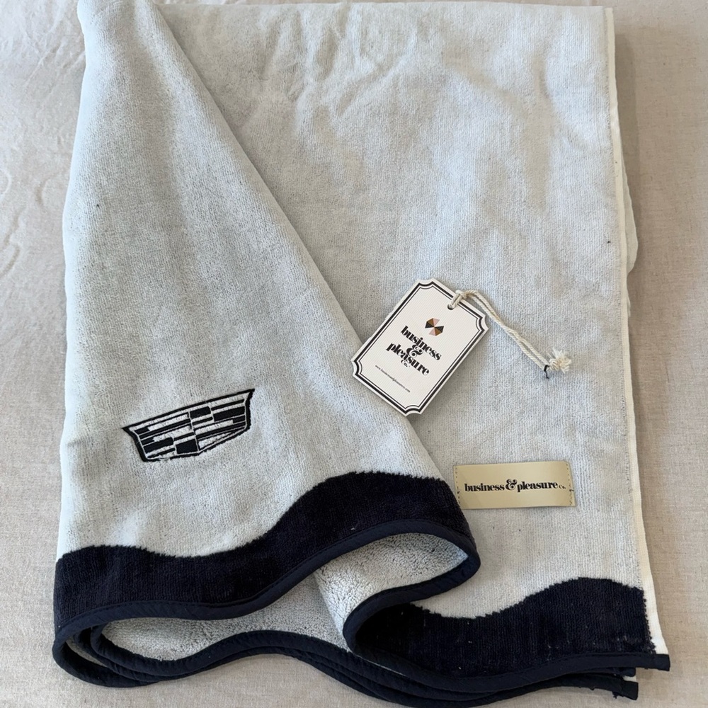 Business & Pleasure Co. Riviera Beach Towel - Picture 2 of 5